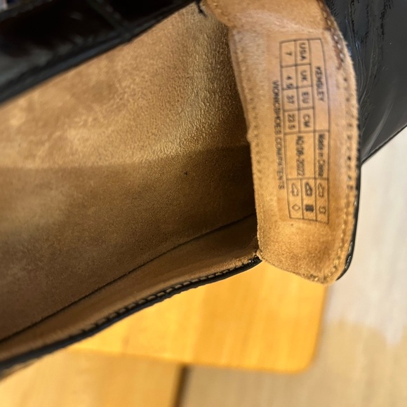 Vionic Shiny Black Women's Loafers - Picture 7 of 7